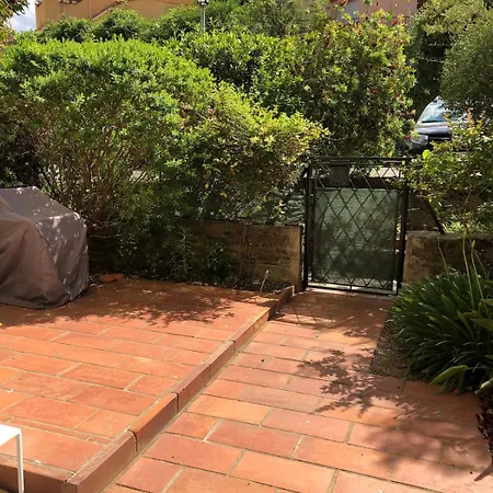 Bel 4pers Rdc/parking/terrasse/ Jardin דירה *