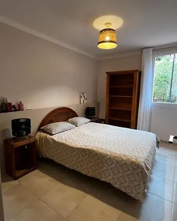 Bel 4pers Rdc/parking/terrasse/ Jardin דירה