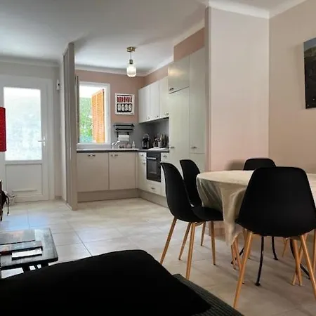 דירה Bel 4pers Rdc/parking/terrasse/ Jardin