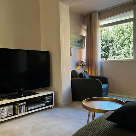 Bel 4pers Rdc/parking/terrasse/ Jardin דירה *